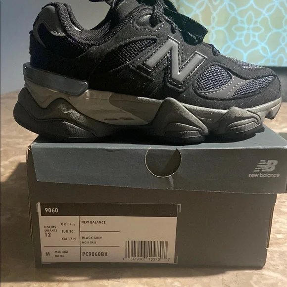 New Balance Kids Black and Gray Sneakers - Picture 6 of 6